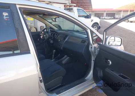 2010 Nissan Versa 1.8Sl z USA, uszkodzony, nr VIN 3N1BC1CP6AL377115